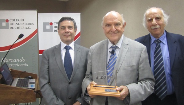 Consejo de Especialidad Eléctrica otorga distinción a Prof. Guillermo González Rees