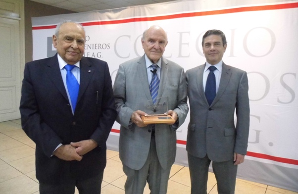 Consejo de Especialidad Eléctrica otorga distinción a Prof. Guillermo González Rees